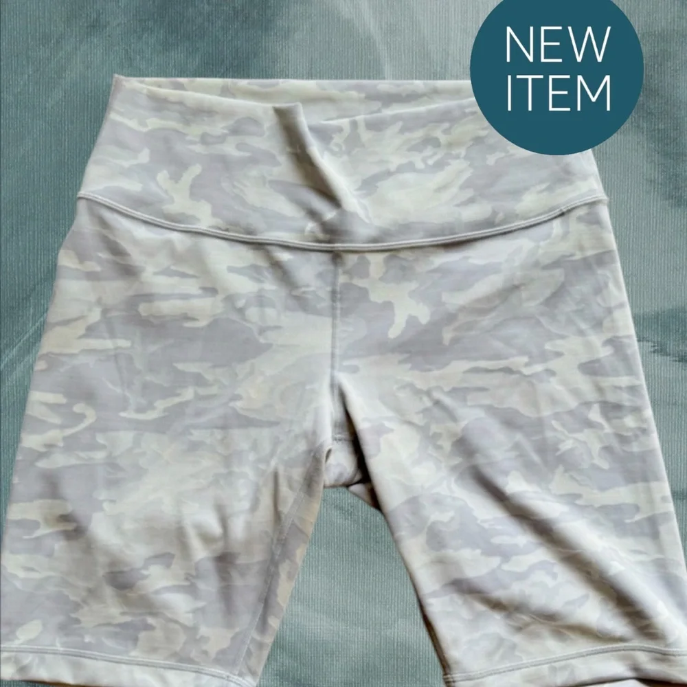 Lululemon Align Camo Pale Green & Gray Print Ribbed Shorts size 14